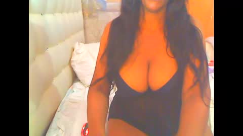 Snapshot of hottesa2019 chatting on May 1, 2026, 11:59 am THEONE online show from May 1, 2026, 11:59 am