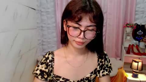 hottestdella69 online show from December 2, 2025, 3:29 pm