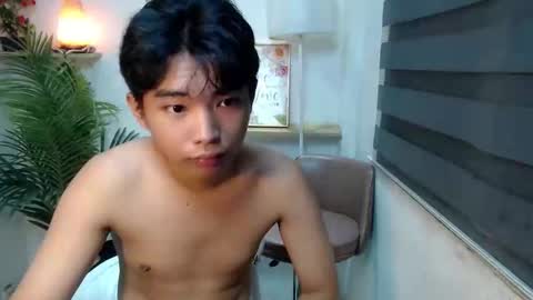 hottestloues online show from April 19, 2026, 7:05 pm