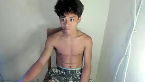 hottie_migs online show from April 12, 2026, 4:28 am