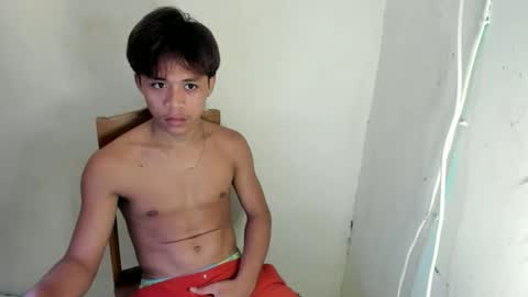 hottie_migs online show from April 15, 2026, 8:42 pm