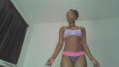 Snapshot of hottie_mistie chatting on July 12, 2026, 11:29 pm hottie_mistie online show from July 12, 2026, 11:29 pm