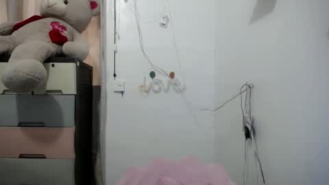 Snapshot of hottiescummerx chatting on December 11, 2024, 7:31 am N I C A online show from December 11, 2024, 7:31 am