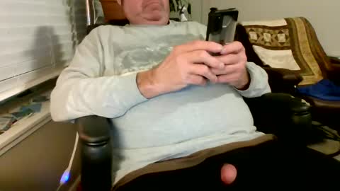 Snapshot of hottop_1981 chatting on February 11, 2025, 2:14 am Hottop 1981 online show from February 11, 2025, 2:14 am