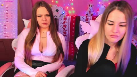 Snapshot of hotty_girls_here chatting on January 19, 2025, 6:09 am Ivanna and Jessica online show from January 19, 2025, 6:09 am