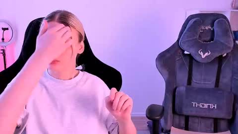 Nessie and Jessie online show from December 13, 2024, 8:09 am