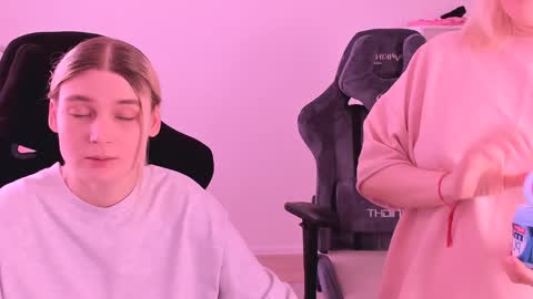 Nessie and Jessie online show from January 4, 2025, 12:38 pm