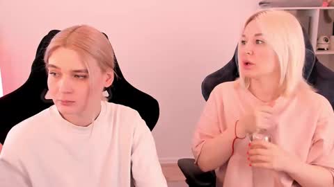 Nessie and Jessie online show from March 6, 2025, 10:52 am