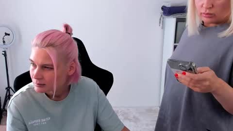 Nessie and Jessie online show from September 27, 2025, 10:53 am