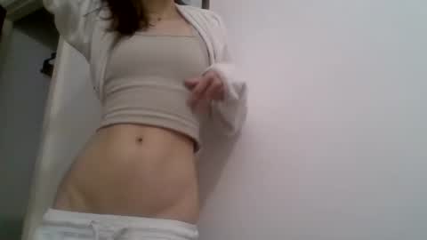 Snapshot of hotwinterxx chatting on January 21, 2025, 5:41 pm Hotwixx online show from January 21, 2025, 5:41 pm