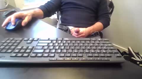 hoverday online show from April 1, 2026, 7:33 pm