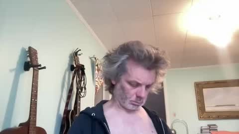 howlingatnothing online show from November 18, 2025, 12:53 pm