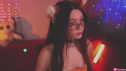 Mia online show from October 23, 2025, 5:01 pm