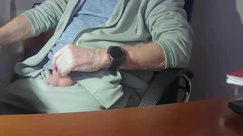 Snapshot of hpeter111 chatting on January 12, 2025, 7:21 pm Peter online show from January 12, 2025, 7:21 pm