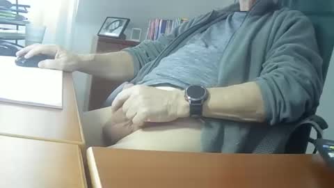 Snapshot of hpeter111 chatting on February 6, 2025, 2:58 pm Peter online show from February 6, 2025, 2:58 pm