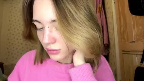 hsiuscherich online show from November 23, 2025, 10:04 am