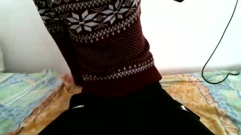 Snapshot of hug_me chatting on December 10, 2024, 2:39 pm Keanu online show from December 10, 2024, 2:39 pm