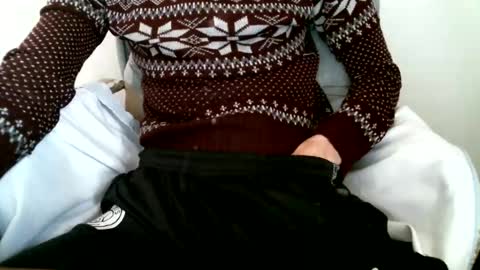 Snapshot of hug_me chatting on October 29, 2025, 1:46 pm Keanu online show from October 29, 2025, 1:46 pm