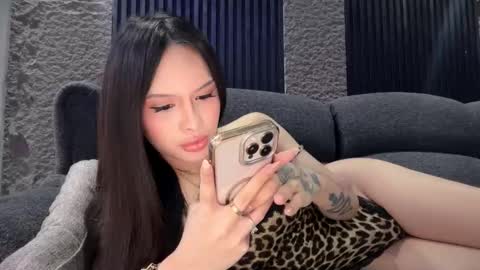 Tine Castillo online show from November 18, 2025, 3:16 pm