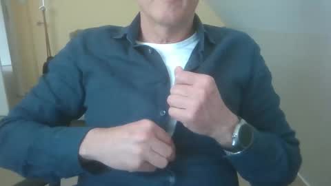 hundeleine online show from April 1, 2026, 11:44 am