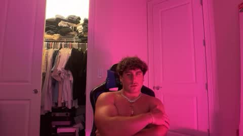 hungkingg22 online show from April 15, 2026, 7:58 pm