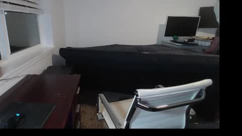 hungmtnman2256 online show from April 8, 2026, 4:12 am