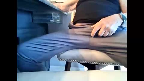 hungryluver online show from April 14, 2026, 3:18 pm