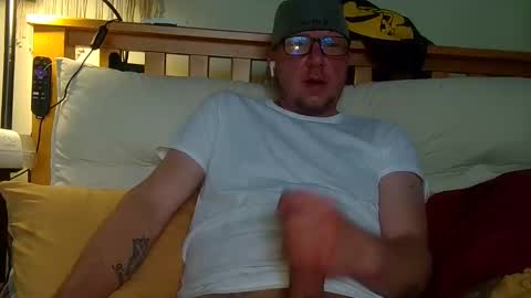 Snapshot of hungsingledad79 chatting on April 21, 2026, 4:01 pm HuingsingleDad79 online show from April 21, 2026, 4:01 pm