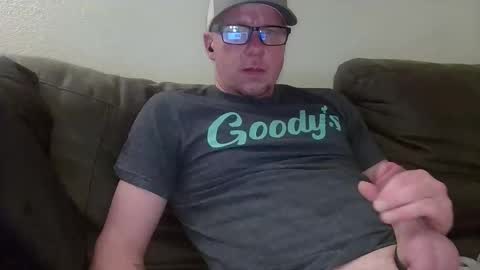 Snapshot of hungsingledad79 chatting on May 4, 2026, 10:22 am HuingsingleDad79 online show from May 4, 2026, 10:22 am