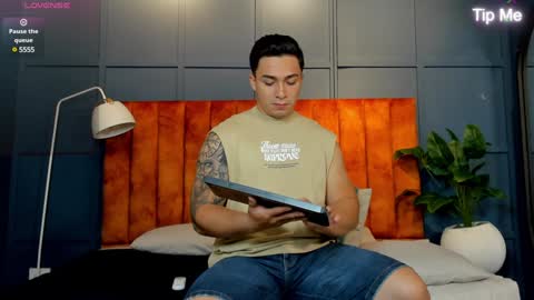 hunk_ryan online show from February 4, 2025, 12:33 pm