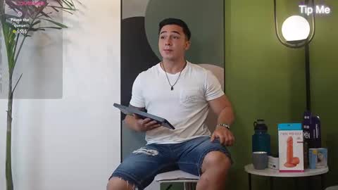 hunk_ryan online show from February 12, 2025, 12:33 pm