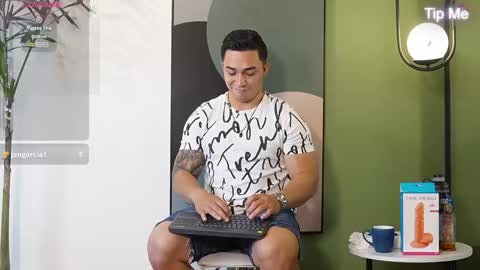 hunk_ryan online show from February 13, 2025, 12:21 pm