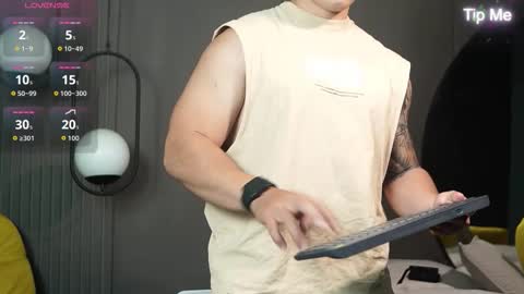 hunk_ryan online show from September 28, 2025, 7:52 pm