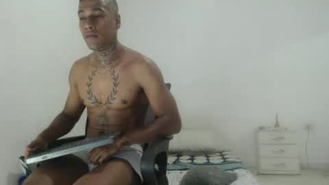 Snapshot of hunting_blondes chatting on March 25, 2026, 10:05 pm hunting_blondes online show from March 25, 2026, 10:05 pm