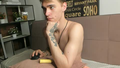hyper_muse online show from May 12, 2026, 1:52 pm