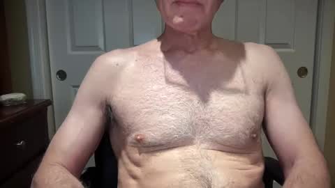 Snapshot of i8bgcq chatting on February 5, 2025, 10:33 pm The Talented Mr. DILFy online show from February 5, 2025, 10:33 pm