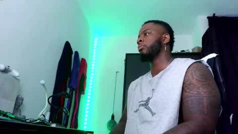 Mr H Independent model online show from October 27, 2025, 2:04 am