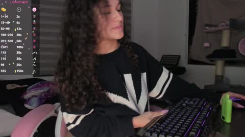 Snapshot of iam_nikki chatting on January 2, 2025, 8:39 am On instagram Imm  NikkiHelp me reach 100 likes online show from January 2, 2025, 8:39 am