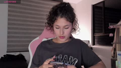 Snapshot of iam_nikki chatting on February 2, 2025, 11:21 pm On instagram Imm  NikkiHelp me reach 100 likes online show from February 2, 2025, 11:21 pm