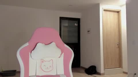 Snapshot of iam_nikki chatting on March 5, 2025, 9:27 am On instagram Imm  NikkiHelp me reach 100 likes online show from March 5, 2025, 9:27 am