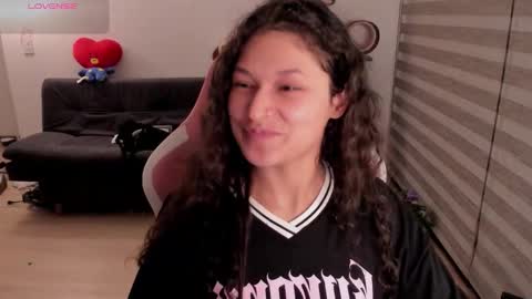 Snapshot of iam_nikki chatting on October 25, 2025, 4:20 am On instagram Imm  NikkiHelp me reach 100 likes online show from October 25, 2025, 4:20 am