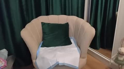 Scarllet online show from February 3, 2026, 6:40 am