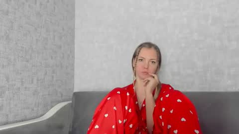 Venus online show from December 14, 2025, 7:58 am