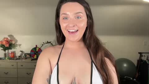 Crystal online show from April 17, 2026, 3:37 pm