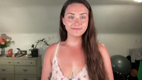 Snapshot of iamcrystalann chatting on June 11, 2026, 2:33 am Crystal online show from June 11, 2026, 2:33 am