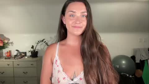 Snapshot of iamcrystalann chatting on June 13, 2026, 11:02 pm Crystal online show from June 13, 2026, 11:02 pm