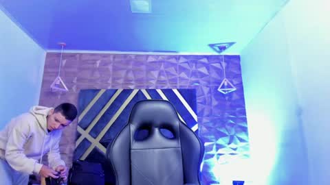 IAN CASTILLO online show from April 8, 2026, 11:10 am