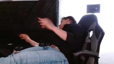 Ian Davis online show from April 17, 2026, 8:56 pm