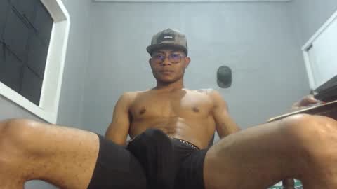 Snapshot of ian_tuner chatting on December 6, 2024, 7:10 am ian_tuner online show from December 6, 2024, 7:10 am