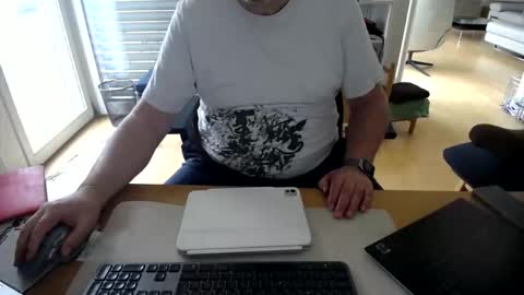 iandy12 online show from February 5, 2026, 10:53 am